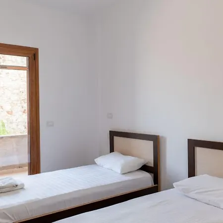 Roel House Sarandë