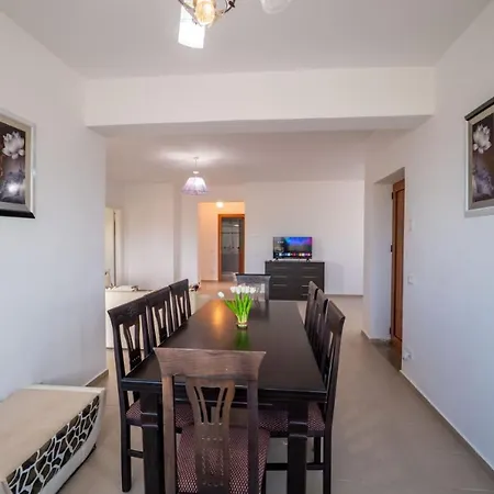Roel House * Sarandë