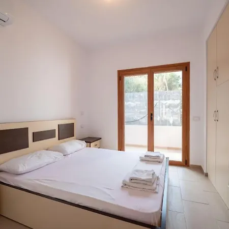 Roel House Sarandë